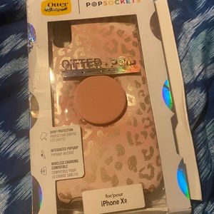 iPhone XR case with the pop socket attached